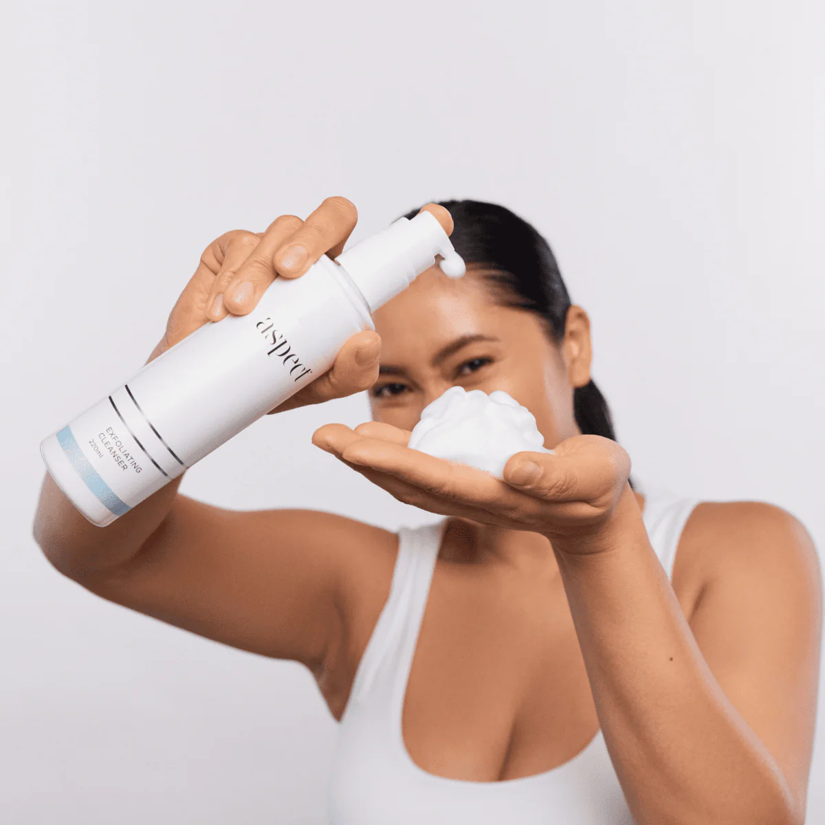 Exfoliating Cleanser 220ml - Image 2