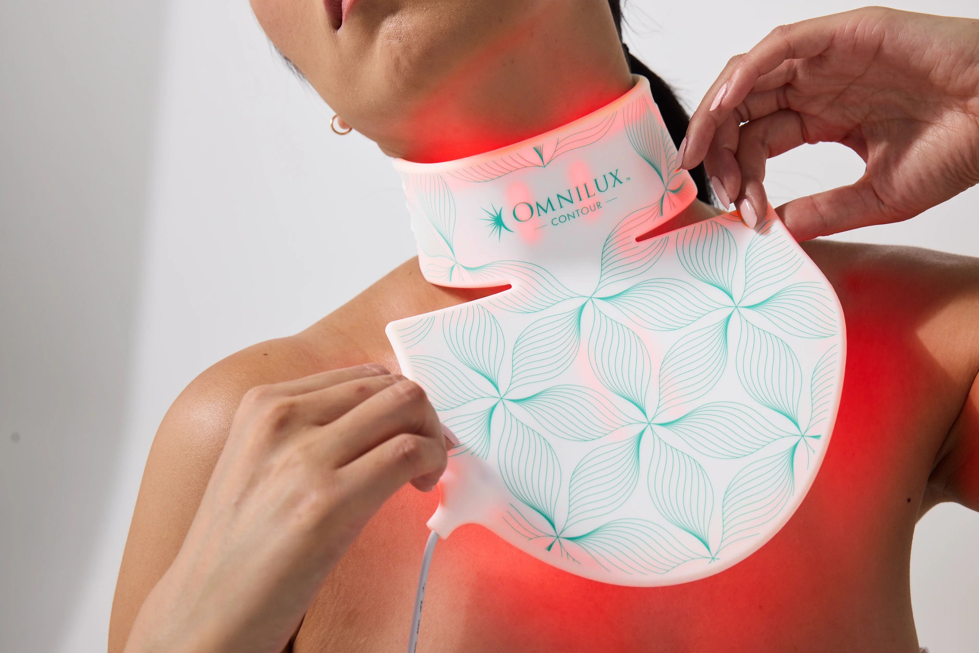 OmniLux Contour LED Mask Neck & Décolleté - Image 2